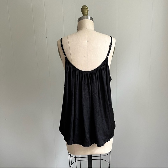 NWT Evereve Allison Joy Brynn Pleated Cami XL Black Flowy Lightweight Neutral - Picture 3 of 12